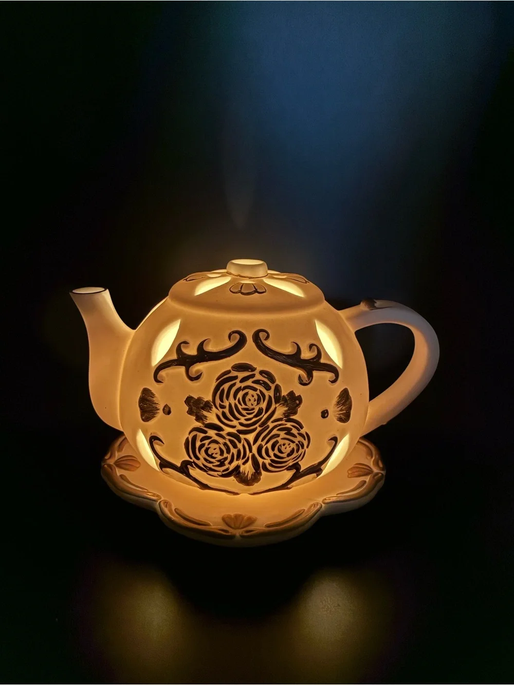 PartyLite‎ Cream and Gold Floral Lantern Teapot
